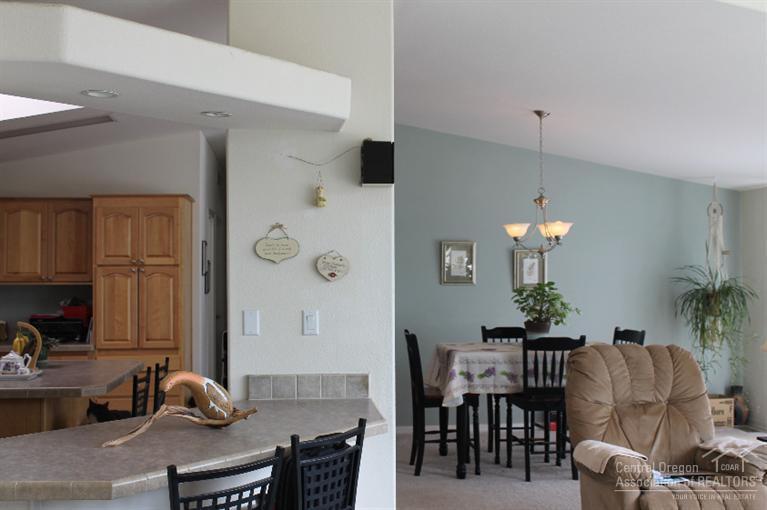 13562 Southeast Cayuse Road Prineville, OR 97754 - Photo 21 of 21 Great room shot.