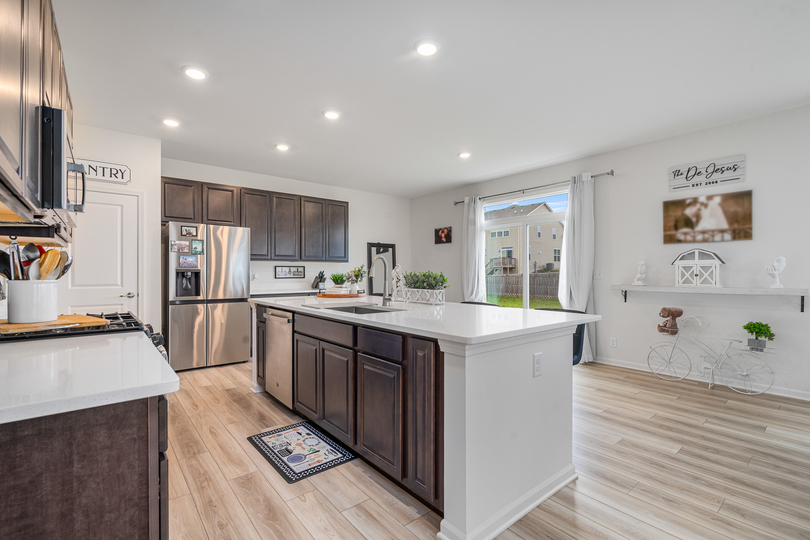 522 Coach Road Yorkville, IL 60560 - Photo 3 of 44