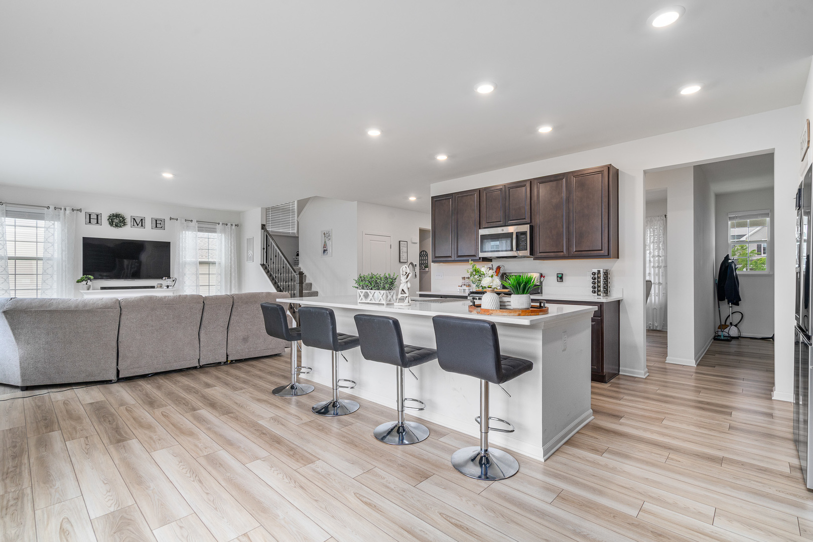 522 Coach Road Yorkville, IL 60560 - Photo 4 of 44