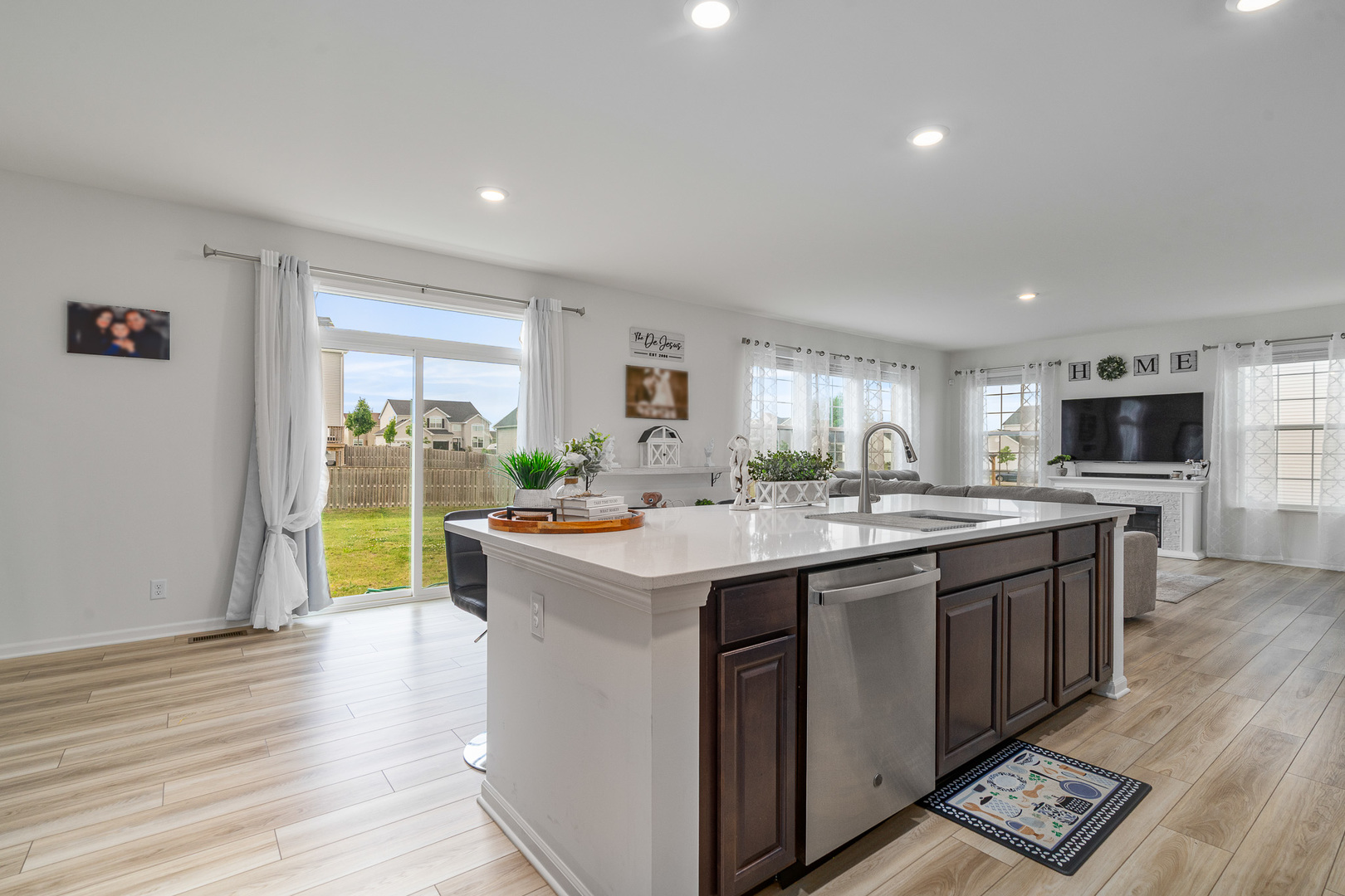 522 Coach Road Yorkville, IL 60560 - Photo 5 of 44