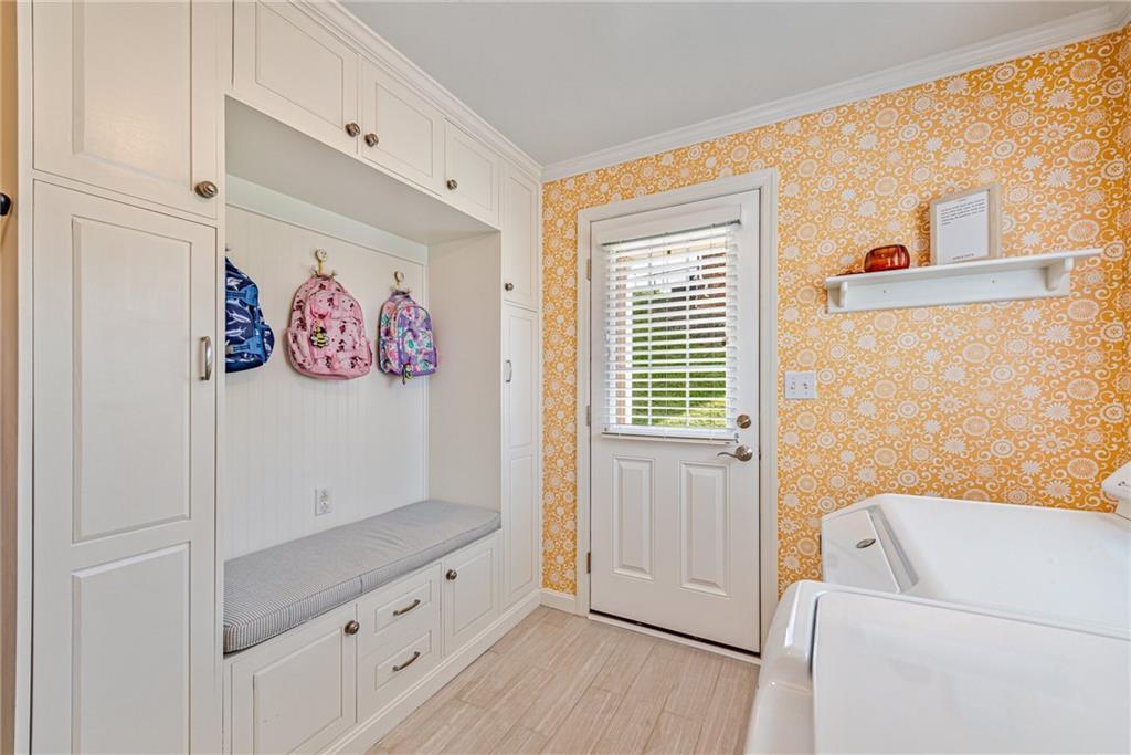 103 Lexington Drive Canonsburg, PA 15317 - Photo 37 of 44 a living room with furniture and a window