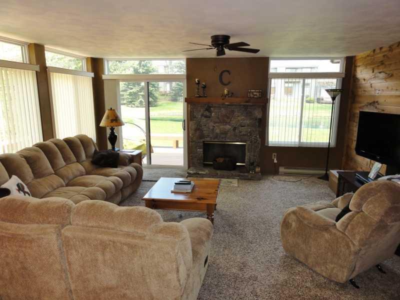 1928 South Ridge Way Hidden Valley, PA 15502 - Photo 3 of 20 Living Room.