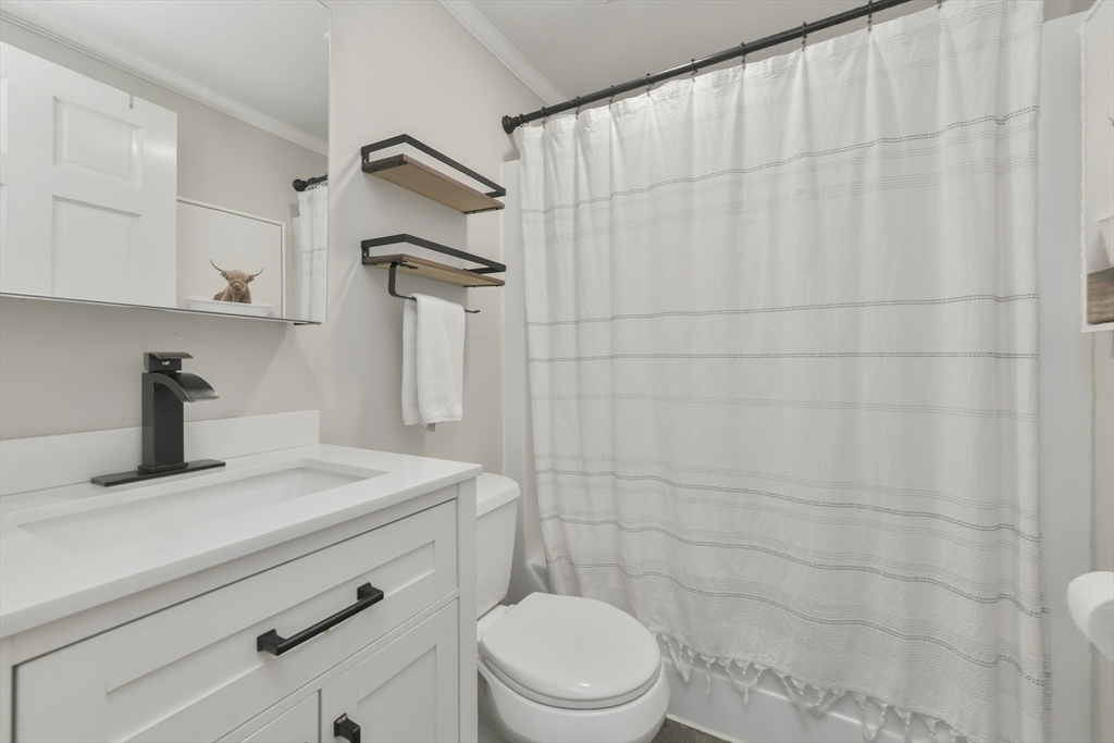 158 F Street, Unit 2 Boston, MA 02127 - Photo 11 of 14