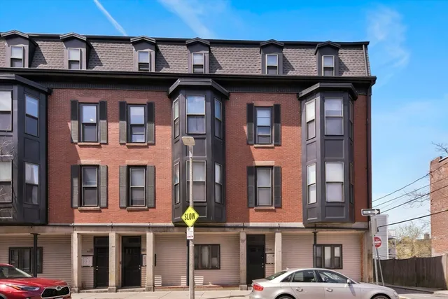 $549,000 | 158 F Street, Unit 2, Boston, MA 02127