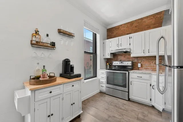 $549,000 | 158 F Street, Unit 2, Boston, MA 02127