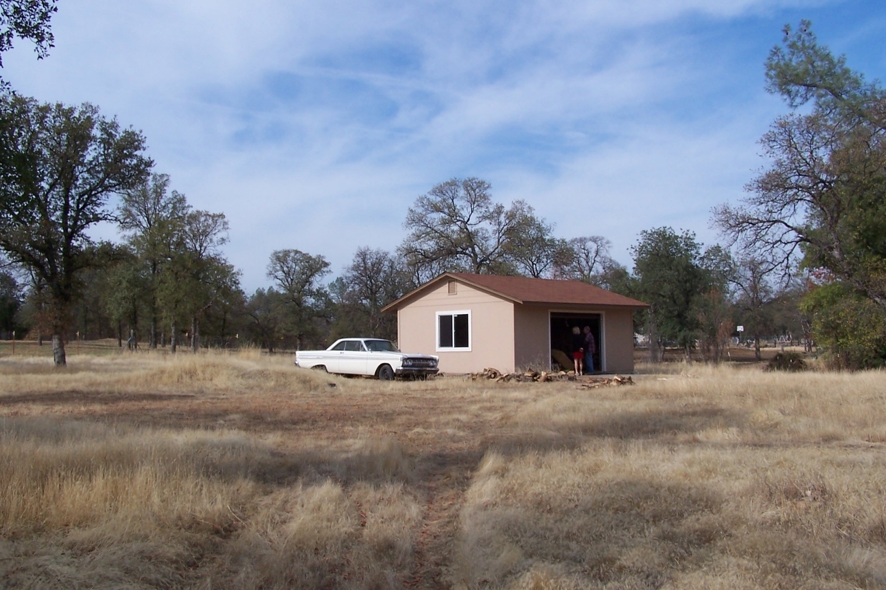 21222 Falling Oaks Road Redding, CA 96003 - Photo 11 of 14 Large one car garage with single door