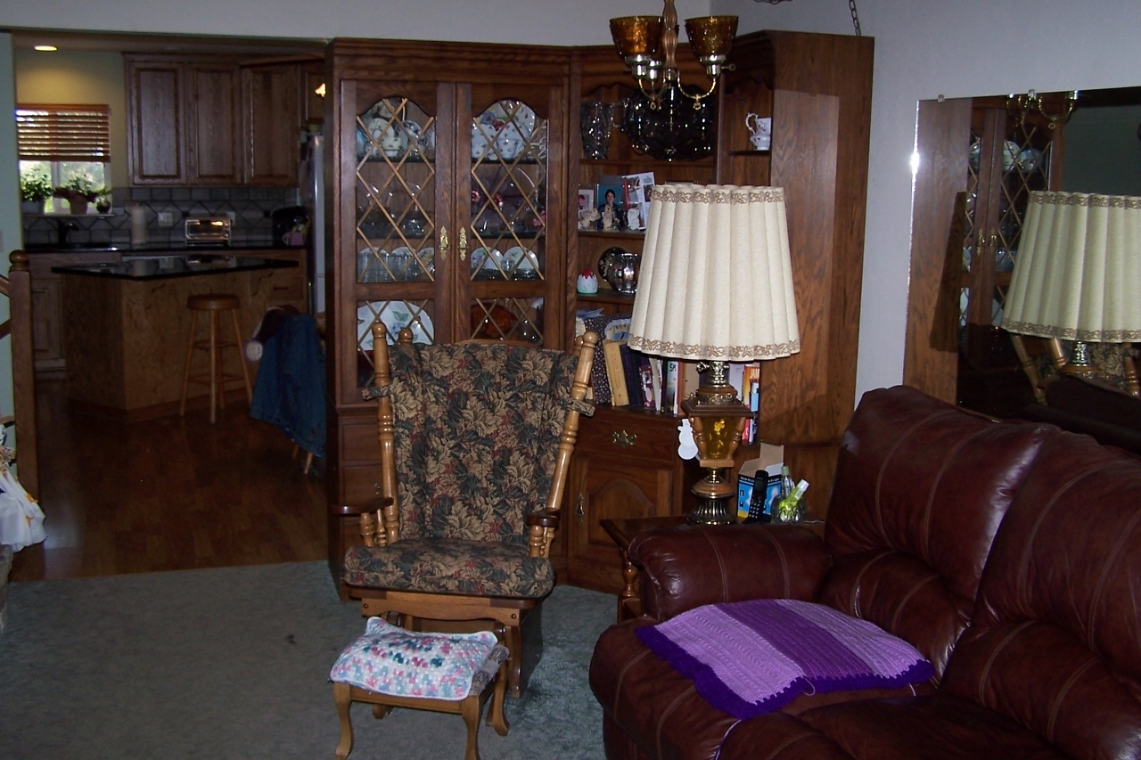 21222 Falling Oaks Road Redding, CA 96003 - Photo 8 of 14 Living room