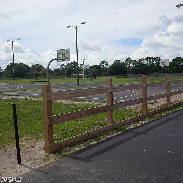 260 South Quebrada Street Clewiston, FL 33440 - Photo 8 of 9 a view of a street