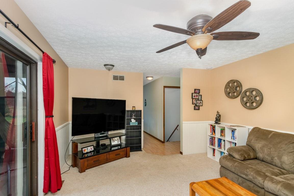 276 West Deerfield Road Mount Pleasant, MI 48858 - Photo 5 of 25 1894900-4.JPG