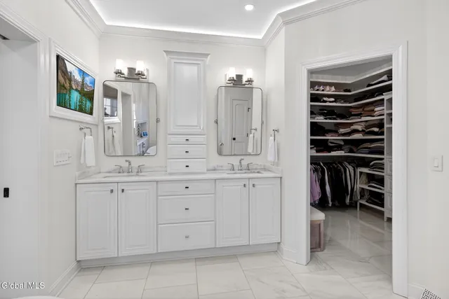 $1,485,000 | 220 Brittany Place, Niskayuna, NY 12309