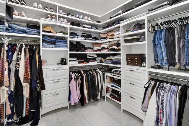 $1,485,000 | 220 Brittany Place, Niskayuna, NY 12309