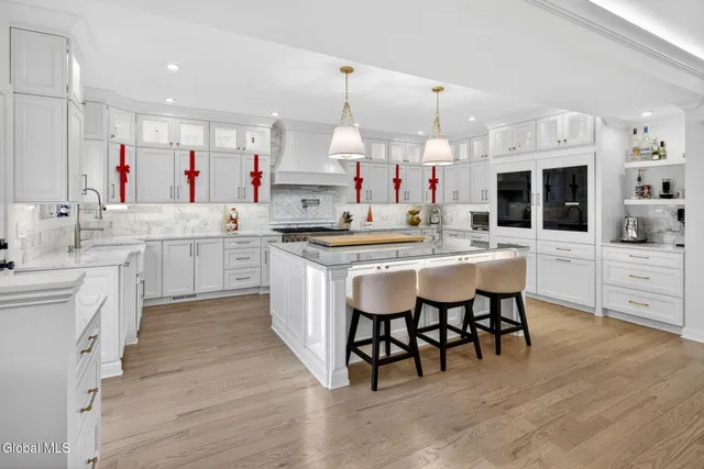 $1,485,000 | 220 Brittany Place, Niskayuna, NY 12309