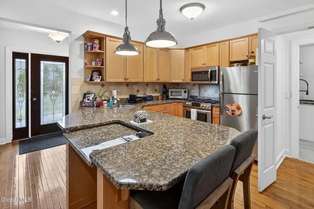 $1,485,000 | 220 Brittany Place, Niskayuna, NY 12309