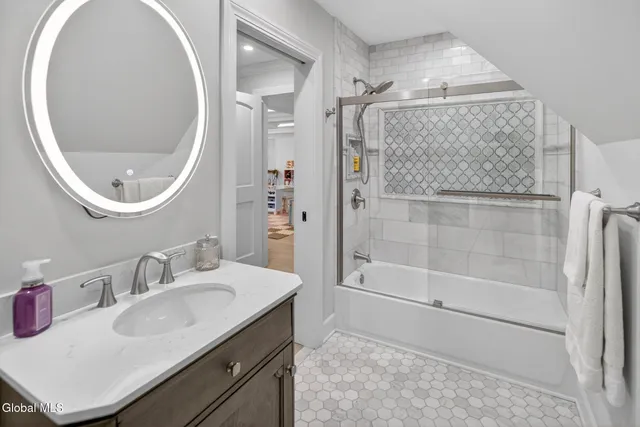 $1,485,000 | 220 Brittany Place, Niskayuna, NY 12309