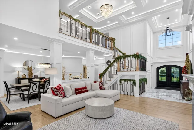 $1,485,000 | 220 Brittany Place, Niskayuna, NY 12309