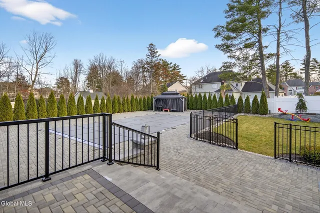 $1,485,000 | 220 Brittany Place, Niskayuna, NY 12309