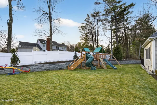 $1,485,000 | 220 Brittany Place, Niskayuna, NY 12309