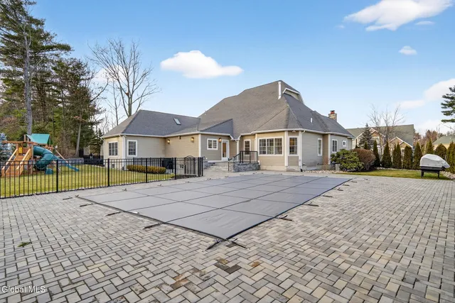$1,485,000 | 220 Brittany Place, Niskayuna, NY 12309