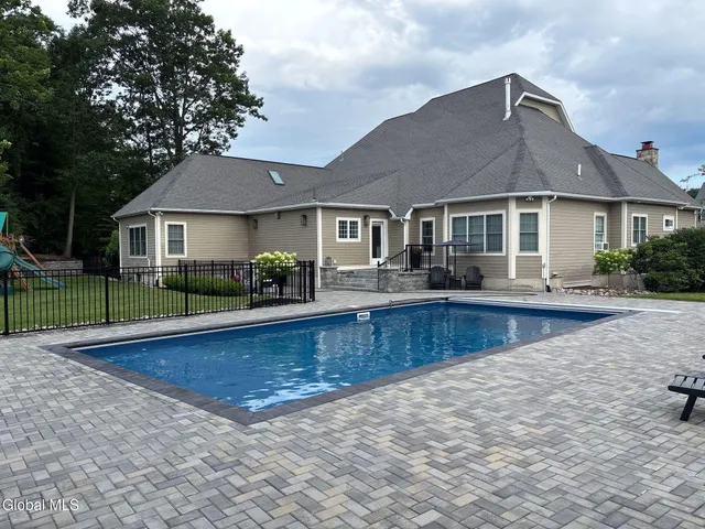 $1,485,000 | 220 Brittany Place, Niskayuna, NY 12309