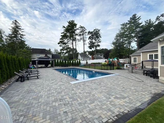 $1,485,000 | 220 Brittany Place, Niskayuna, NY 12309