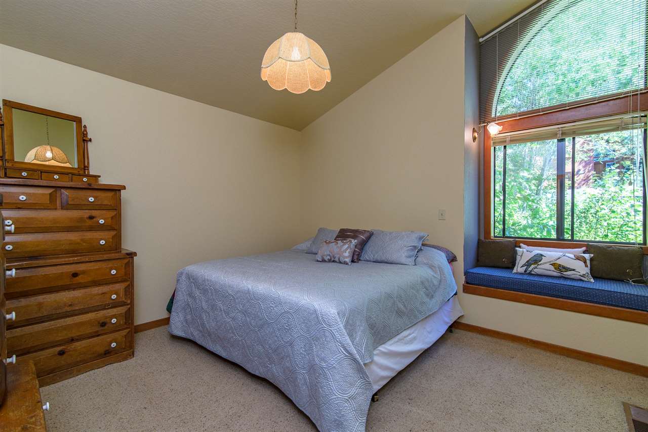 11560 Bennett Flat Road Truckee, CA 96161 - Photo 12 of 18 Gallery Image 12