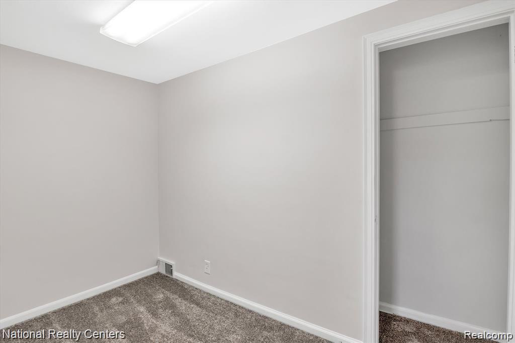 1798 Oxford Road Grosse Pointe, MI 48236 - Photo 24 of 35 25-1798-Oxford-Rd-WindowStill-Real-Estate-Photography-25.jpg