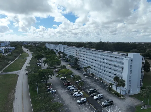 $2,500 | 6161 Northwest 2nd Avenue, Unit PHM, Boca Raton, FL 33487