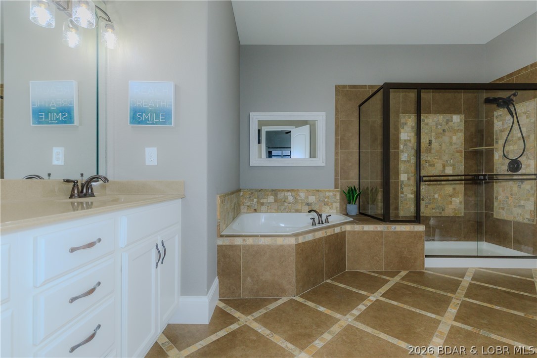 1184 Jeffries Road, Unit 114 Osage Beach, MO 65065 - Photo 24 of 40 master bath
