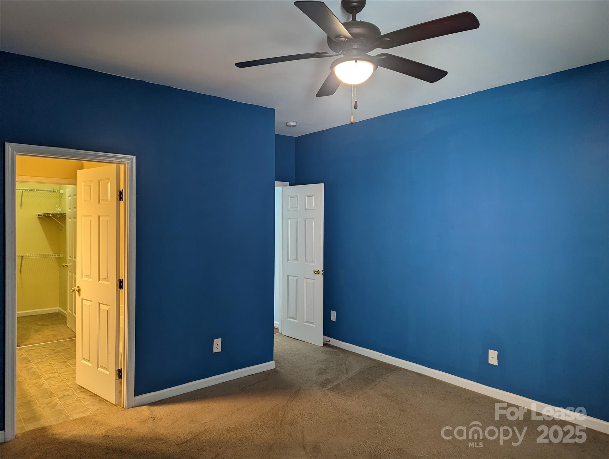 7920 Mariners Pointe Circle Denver, NC 28037 - Photo 13 of 21 an empty room with closet and a chandelier fan