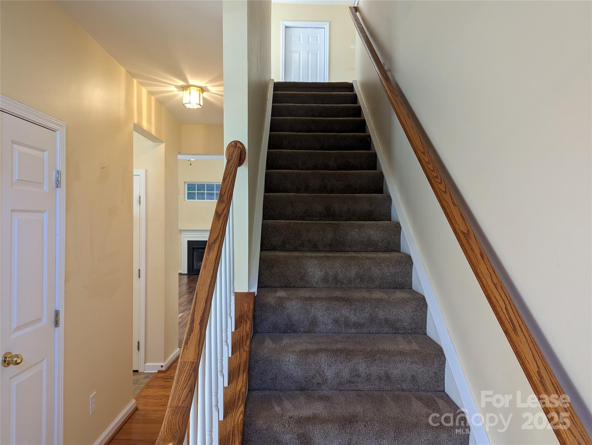 7920 Mariners Pointe Circle Denver, NC 28037 - Photo 2 of 21 a view of entryway