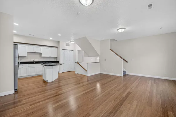 $1,825 | 220 East 37th Street, Davenport, IA 52806