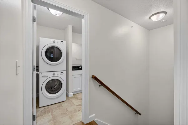 $1,825 | 220 East 37th Street, Davenport, IA 52806
