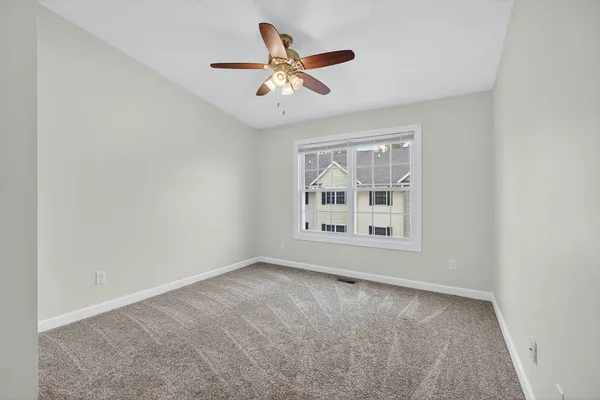 $1,825 | 220 East 37th Street, Davenport, IA 52806