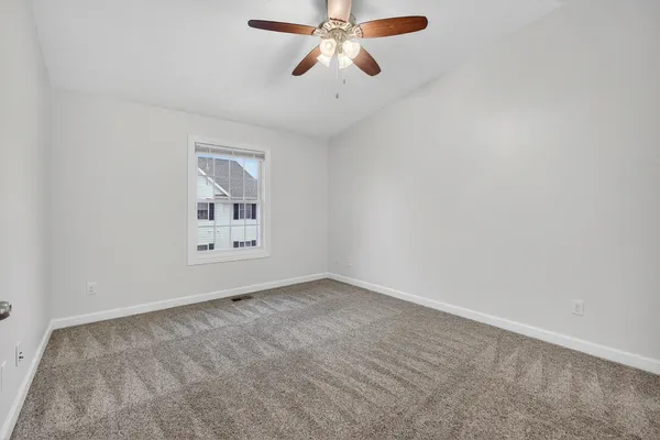 $1,825 | 220 East 37th Street, Davenport, IA 52806