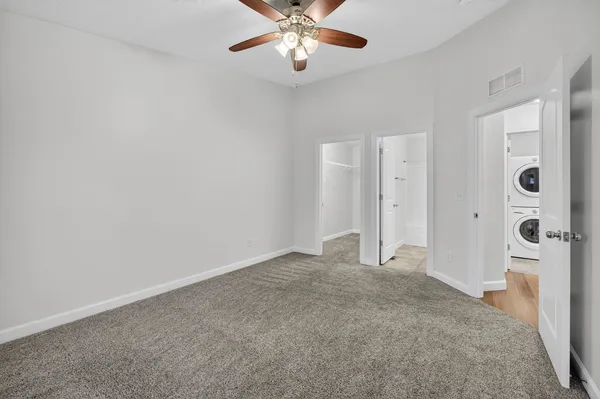 $1,825 | 220 East 37th Street, Davenport, IA 52806