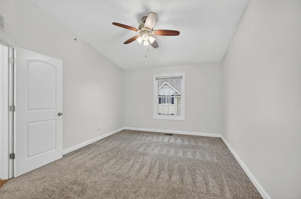 $1,825 | 220 East 37th Street, Davenport, IA 52806