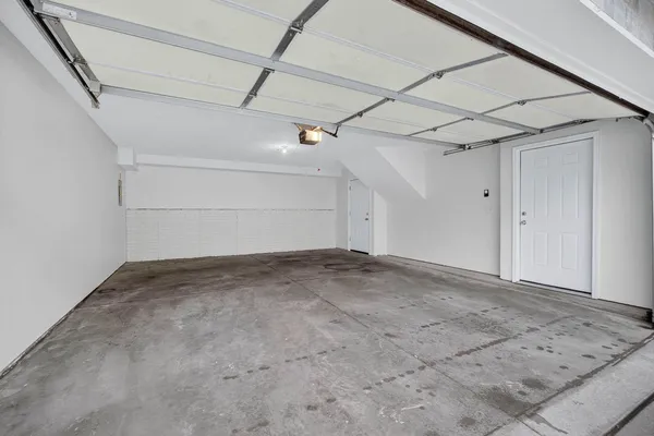 $1,825 | 220 East 37th Street, Davenport, IA 52806