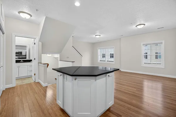 $1,825 | 220 East 37th Street, Davenport, IA 52806