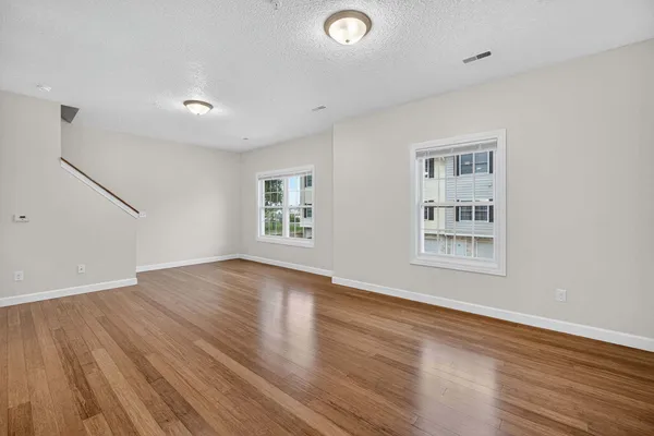 $1,825 | 220 East 37th Street, Davenport, IA 52806