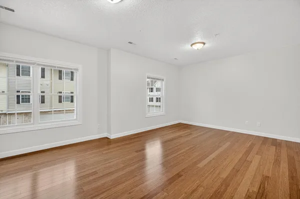 $1,825 | 220 East 37th Street, Davenport, IA 52806