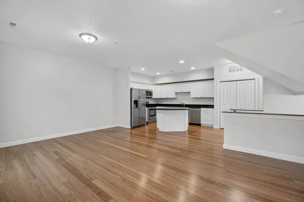 $1,825 | 220 East 37th Street, Davenport, IA 52806