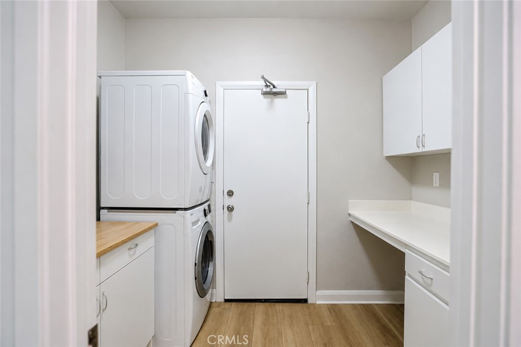 4252 Jenkins Lane Riverside, CA 92501 - Photo 24 of 32 Washer & dryer