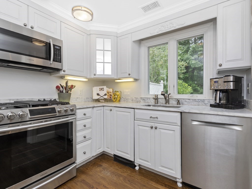 29 Jericho Road, Unit 29 Weston, MA 02493 - Photo 1 of 17