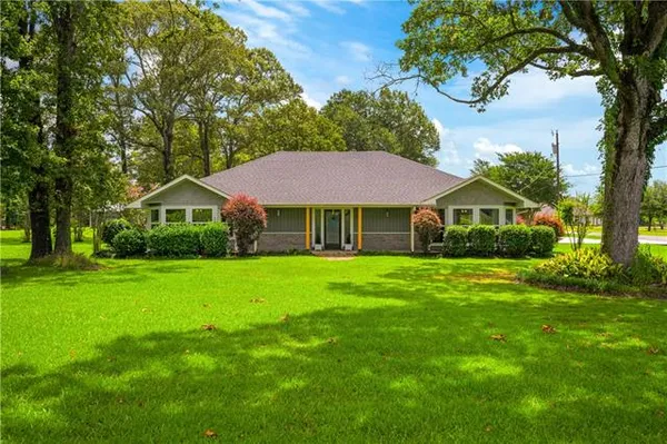$479,000 | 3904 Staples Road, Pineville, LA 71360