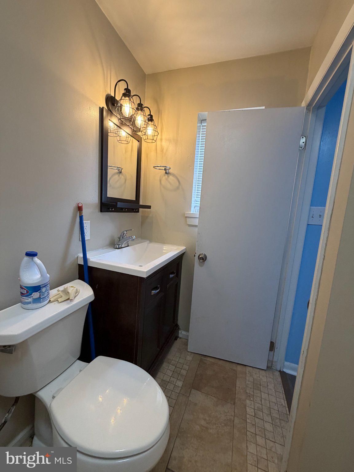 539 Gold Street Baltimore, MD 21217 - Photo 16 of 23 Charming bathroom with modern fixtures.