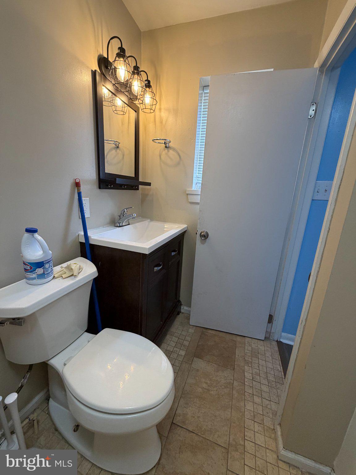 539 Gold Street Baltimore, MD 21217 - Photo 17 of 23 Charming bathroom with modern fixtures.