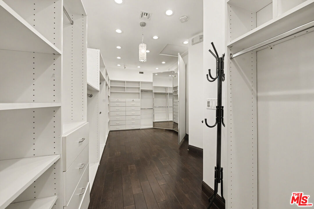 12608 Promontory Road Los Angeles, CA 90049 - Photo 35 of 59