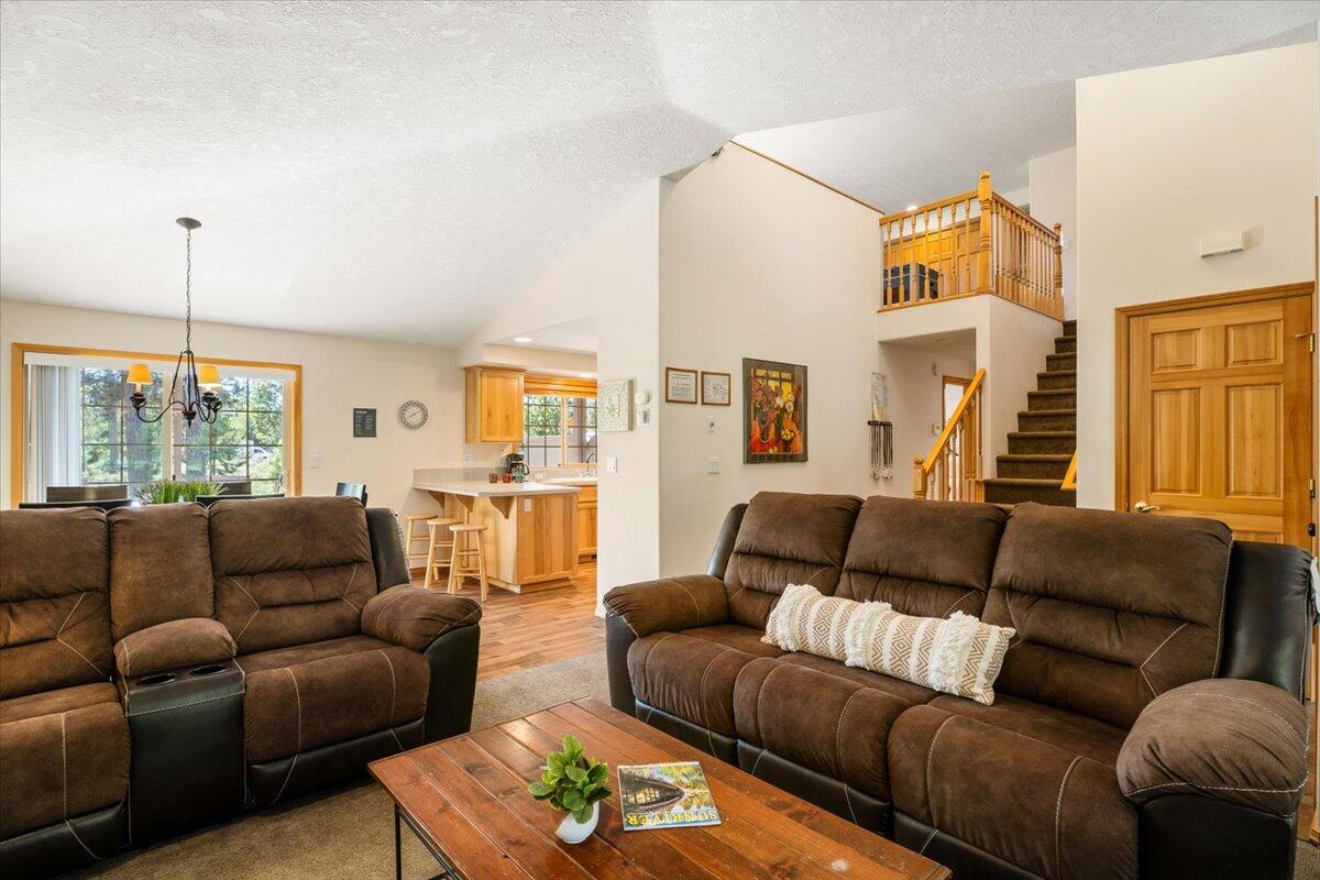 57785 Mt Rainier Lane, Unit 7 Sunriver, OR 97707 - Photo 10 of 27 Living Area
