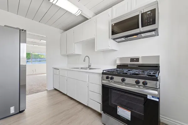 $2,400 | 4206 Division Street, San Diego, CA 92113