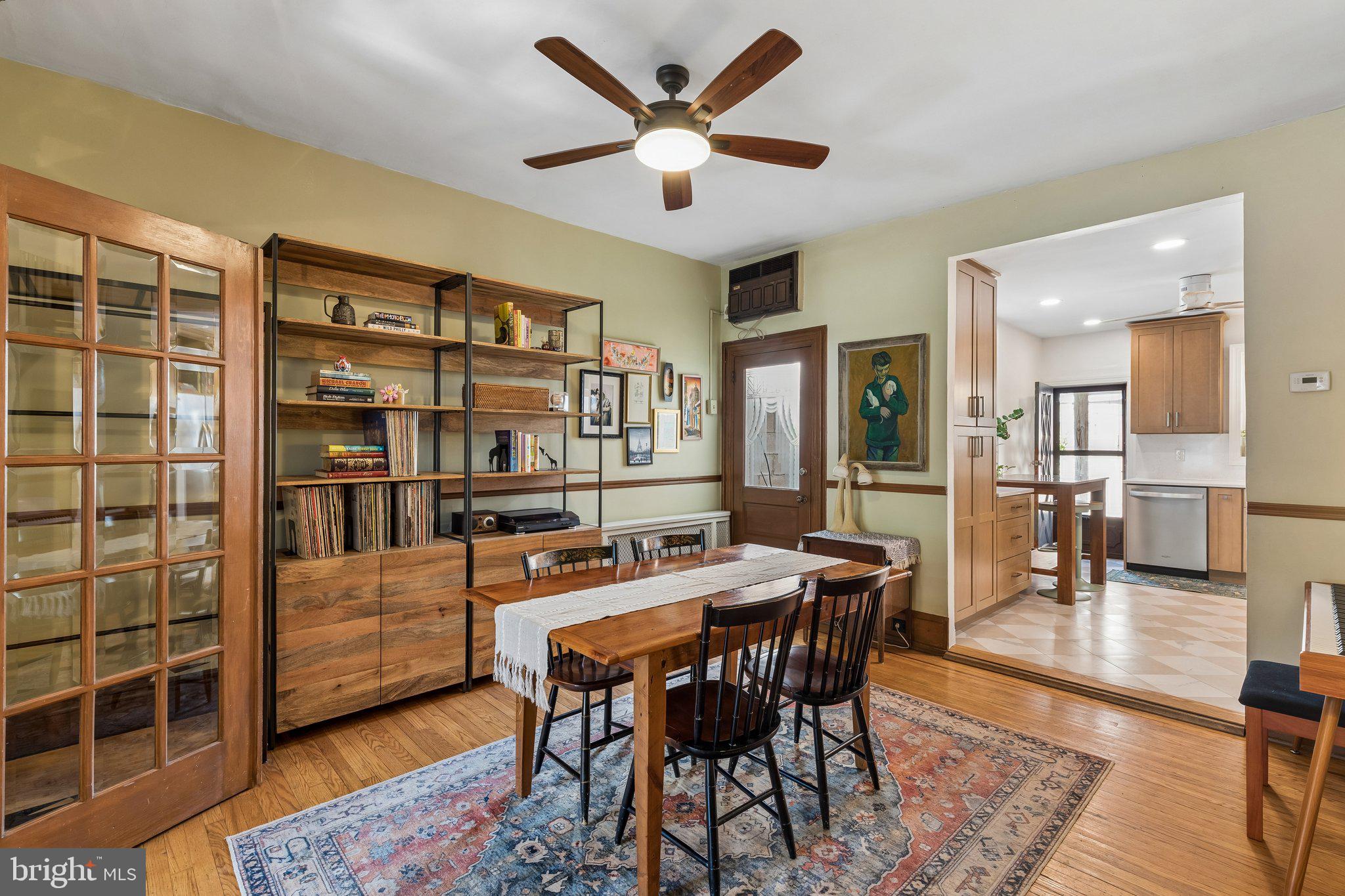 1109 Morris Street Philadelphia, PA 19148 - Photo 9 of 32 Ample Seating in Dining Room